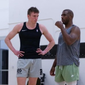 开云APP下载-湖人连收利好！八村垒伍德康复 韦少保罗指点新星