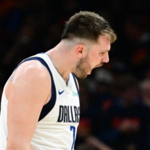 开云娱乐-攻下天王山！东契奇打硬仗够狠辣，欧文敲小鼓庆祝