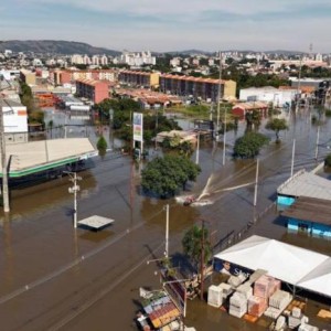 开云体育-暴雨致95死 巴甲不停摆 巴西南部受灾州比赛延期