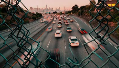 开云在线-前锋伤退+门将失误+越位误判 杯具枪手遭曼城重击